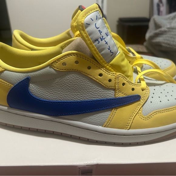 Travis Scott canary Jordan 1 low men’s size 10 woman’s 11.5 main image 7